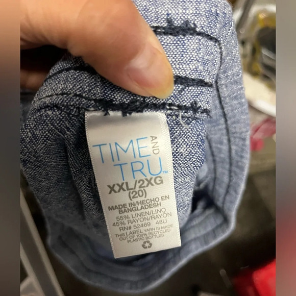 Time and Tru Denim Blue Colored Linen/Rayon Blend Shorts w/ Pockets - Picture 3 of 3